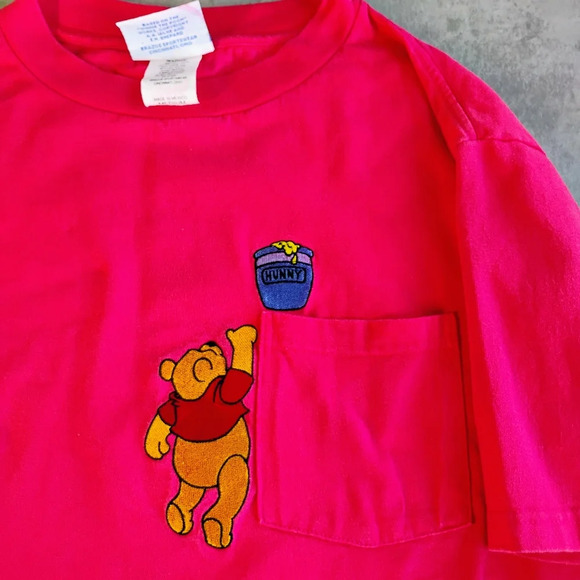 Disney Winnie The Pooh Embroidered Honey Pot Pocket Tee Shirt Pink Size Medium - Picture 6 of 9